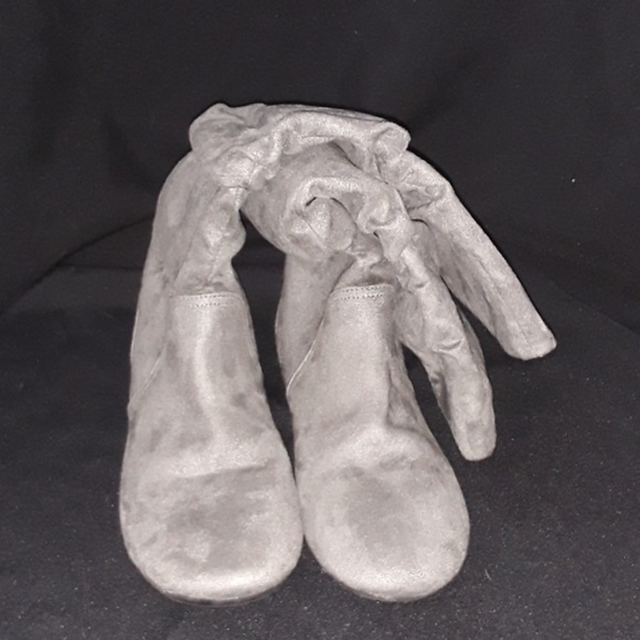 Gray Boots - Picture 4 of 4